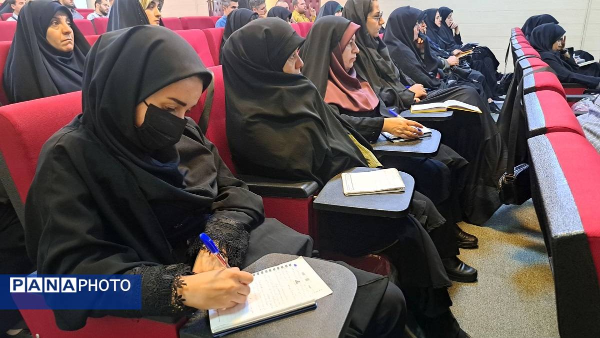 برگزاری کارگاههای توانمندسازی سپهر دانش و معرفت مربیان پرورشی مدارس دولتی و غیردولتی در ناحیه 2 کرج