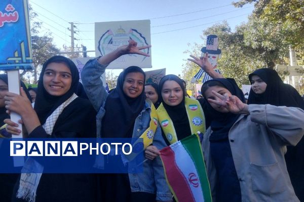 راهپیمایی یوم‌الله ۱۳ابان ماه در شهرستان نیشابور 