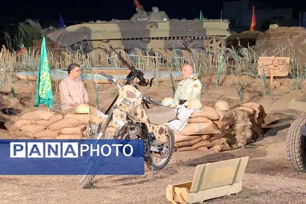بازدید از نمایشگاه اسوه به‌مناسبت هفته دفاع مقدس در شیراز