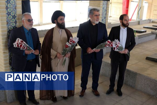 مدرسه باقرالعلوم (ع) فیروزکوه میزبان مراسم پرشور گلباران مزار شهدا با حضور مسئولان شد