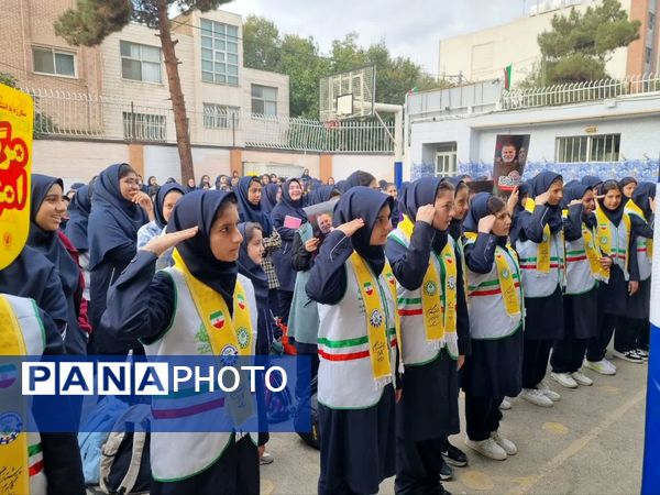صبحگاه مقاومت در دبیرستان خدیجه کبری (س) ناحیه ۴ اصفهان