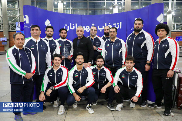 بازگشت تیم ملی وزنه‌برداری با جام قهرمانی‌
