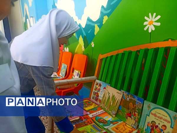 نمایشگاه کتاب به مناسبت هفته کتاب و کتابخوانی در دبستان کبری سرشته