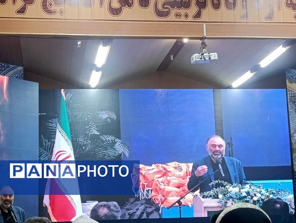 آیین تجلیل از برگزیدگان جشنواره‌های فرهنگی هنری