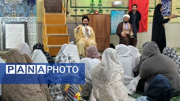 مراسم معنوی اعتکاف دانش‌آموزی در مسجد امام خمینی(ره)