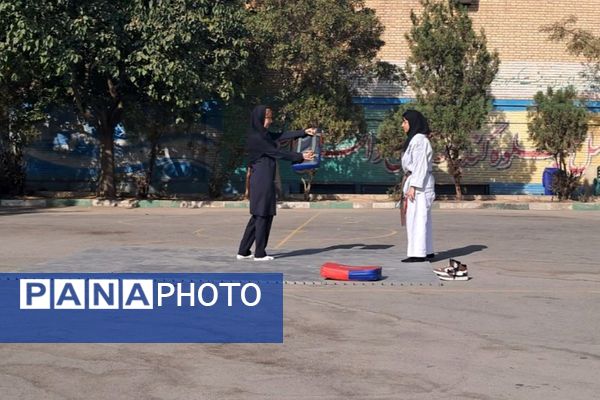 المپیاد ورزشی درون مدرسه‌ای در دبیرستان حجاب ناحیه یک شهرری