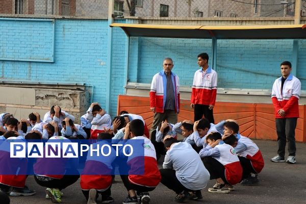 مانور زلزله و ایمنی در ناحیه یک بهارستان