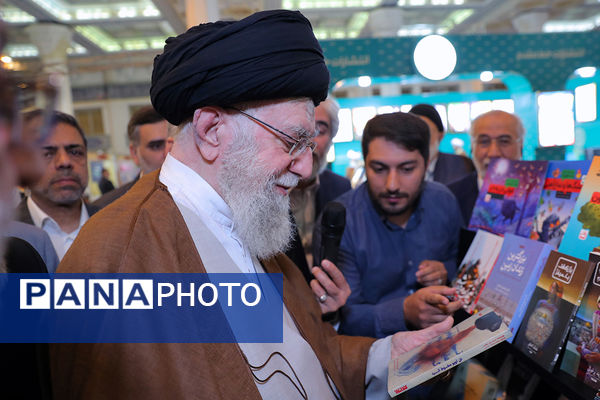بازدید رهبر معظم انقلاب اسلامی از سی‌وپنجمین نمایشگاه کتاب تهران