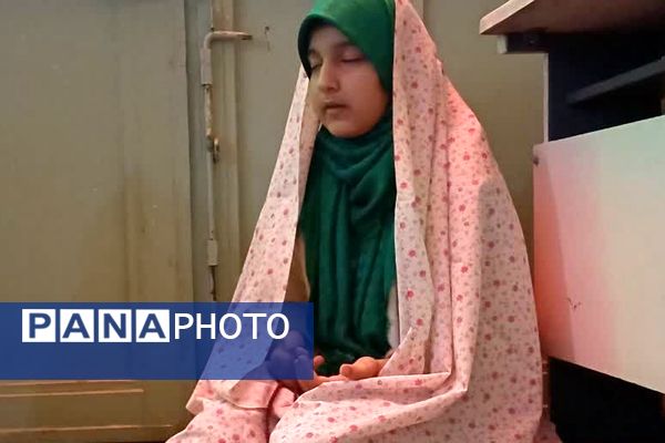 ورود دانش‌ آموزان دختر ناحیه دو شهرری به مراسم معنوی اعتکاف 