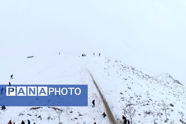  برف بازی مردم نیشابور در روستای برف ریز 