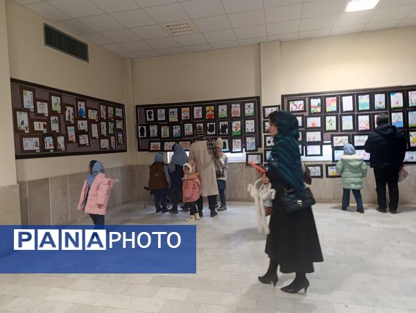 نمایشگاه نقاشی دانش آموزان مدرسه مهر و ماه آشخانه 