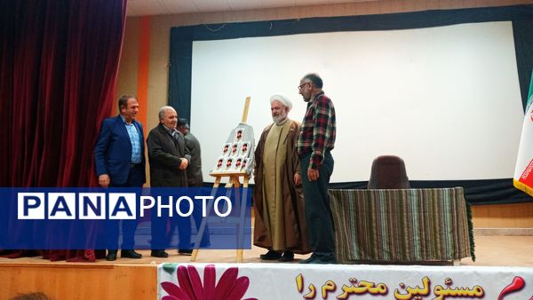 رونمایی از کتاب «پنج روایت از یک مرد زندگی» در اسدآباد