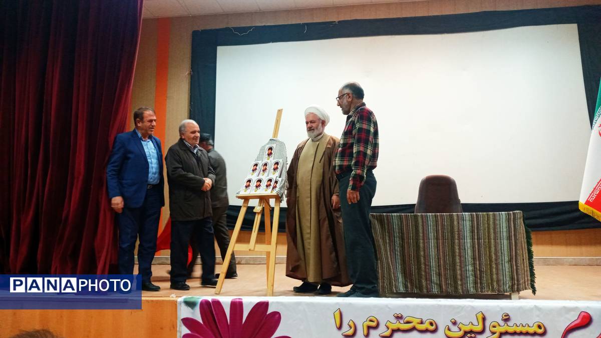 رونمایی از کتاب «پنج روایت از یک مرد زندگی» در اسدآباد