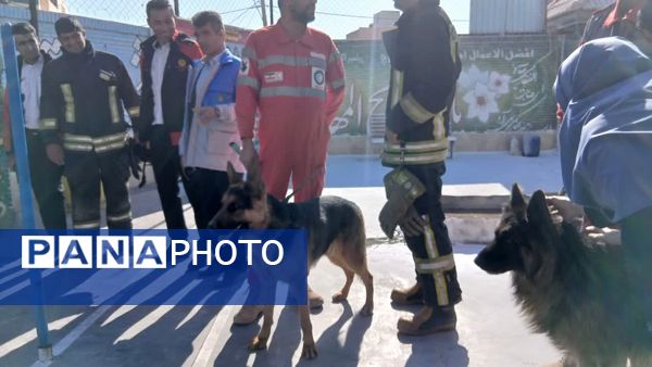 برگزاری مانور سراسری زلزله و ایمنی در مدرسه شهید دهقان 