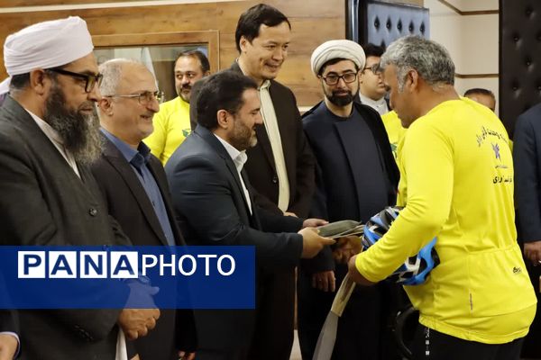 نشست وحدت علمای شیعه و اهل سنت در دانشگاه آزاد اسلامی مشهد 