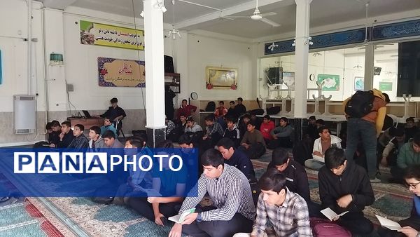 زیارت عاشورا  با یاد شهدای غزه در دبیرستان شاهد ابوذر غفاری 