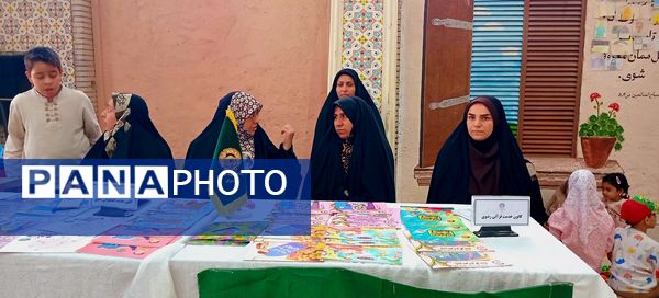 برپایی میز خدمت ادارات مختلف استان در مصلی امام خمینی (ره)