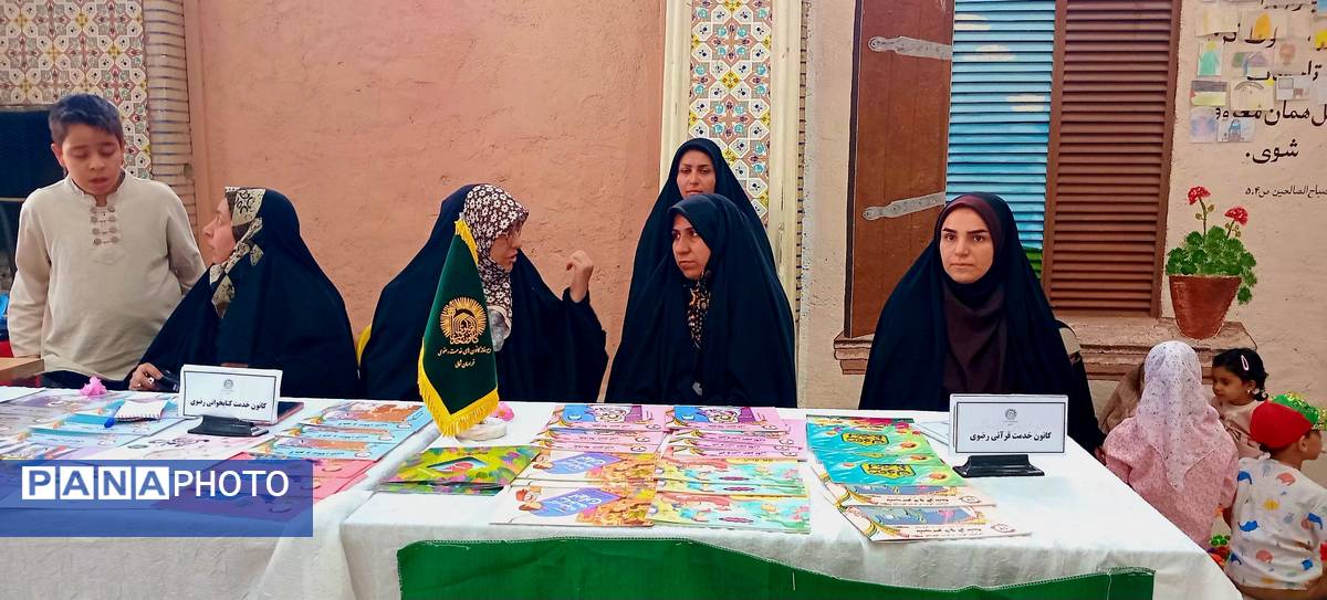 برپایی میز خدمت ادارات مختلف استان در مصلی امام خمینی (ره)