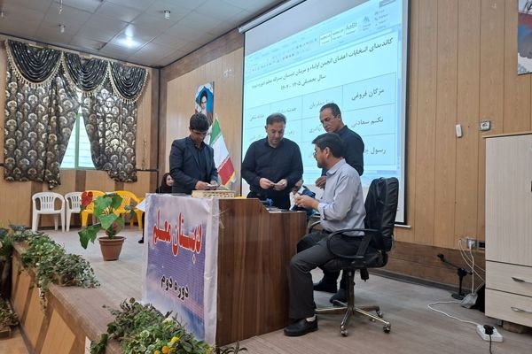 جلوه‌هایی از انتخابات انجمن اولیا دبستان معلم ۲ در آشخانه 