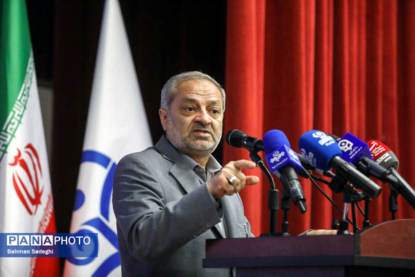 مراسم گرامیداشت روز معلم و تجلیل از اساتید نمونه دانشگاه فرهنگیان
