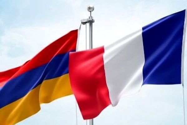 فرانسه به دنبال توسعه انرژی اتمی در ارمنستان است