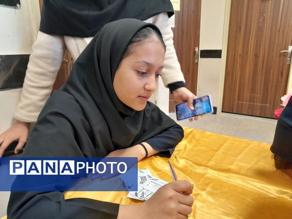 انتخابات شورای دانش آموزی در دبیرستان مادرمهربان خلیل آباد