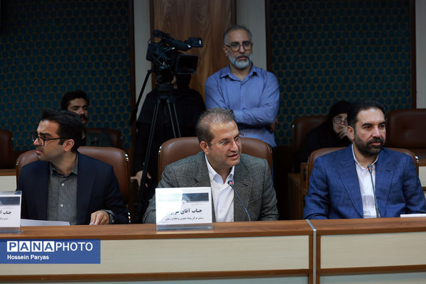 نشست خبری وزیر میراث فرهنگی، گردشگری و صنایع دستی و معاونان وزارتخانه با اصحاب رسانه