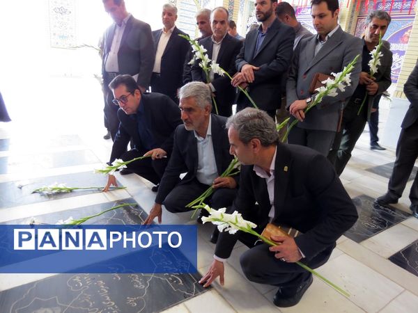 گلباران مزار شهدای دانش‌آموز و معلم در بجنورد