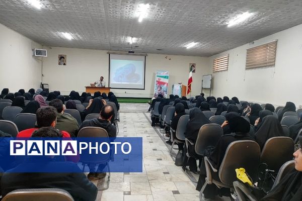 برگزاری کارگاه آموزشی معلم تحول آفرین در دبیرستان مشکوه نور