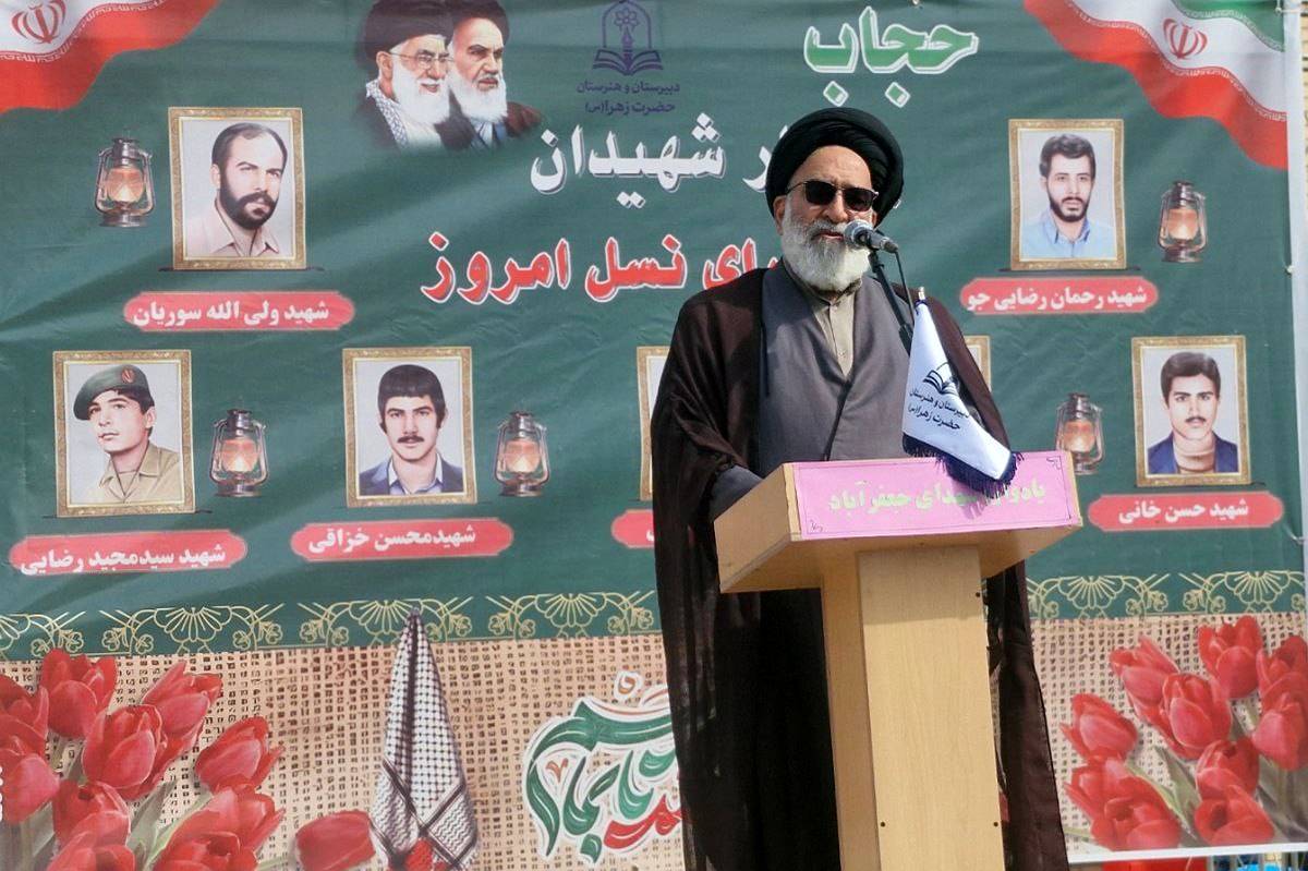 دانش‌آموزان، چشم امید شهدا و رهبر معظم انقلاب هستند