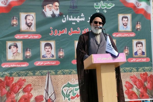 دانش‌آموزان، چشم امید شهدا و رهبر معظم انقلاب هستند