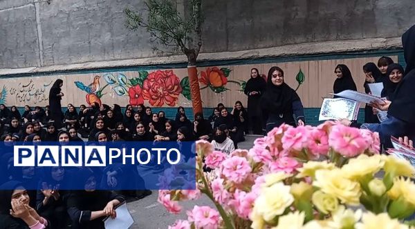 مراسم تجلیل از برترین های علمی ، آموزشی و پرورشی دبیرستان دانشور یک
