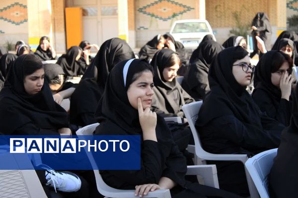 مراسم گرامیداشت هفته دفاع مقدس در هنرستان فاطمه‌الزهرا(س) گچساران