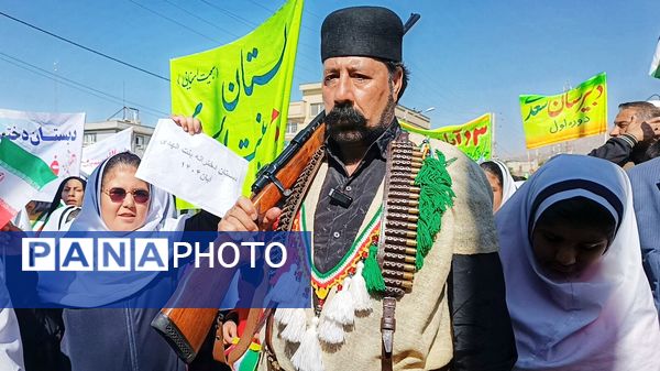 حضور پرشور مردم یاسوج در راهپیمایی ۱۳ آبان در دامنه‌های دنا