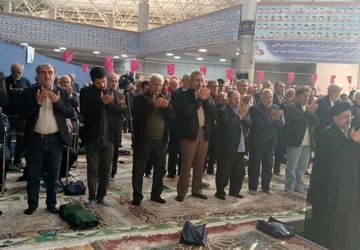 اقامه نماز عید فطر در مصلی جمعه محمودآباد 