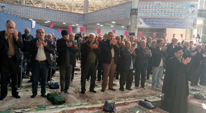 اقامه نماز عید فطر در مصلی جمعه محمودآباد 