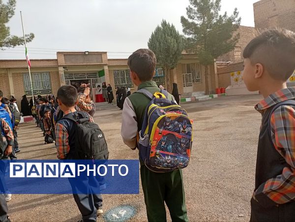 آغاز بازگشایی مدارس و شور و حال دانش آموزان دبستان شهید پسندیده فدافن در نخستین روز پاییز