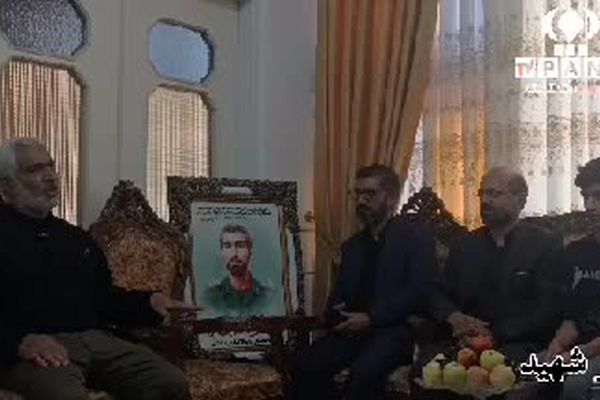 حضور مسئولین آموزش و پرورش کاشان در منزل شهید راه قدس 