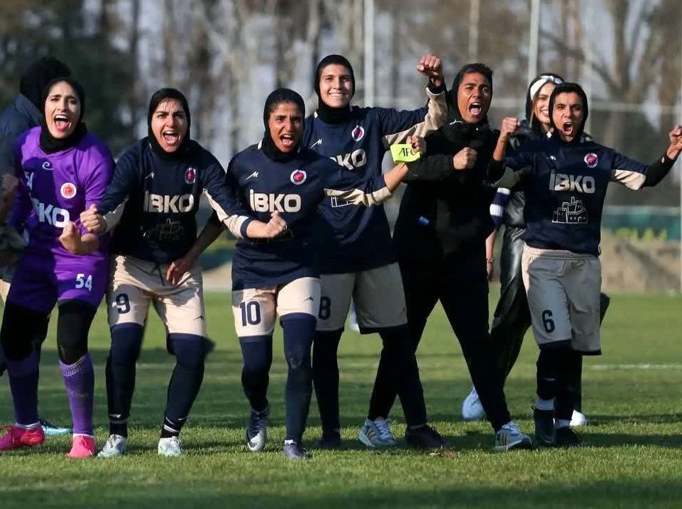 دهمین قهرمانی خاتون بم در فوتبال زنان ایران