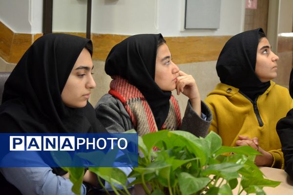 برای اولین‌بار؛ برگزاری کافه ۵۷ در دبیرستان‌ نمونه دولتی ولایت بهارستان‌دو