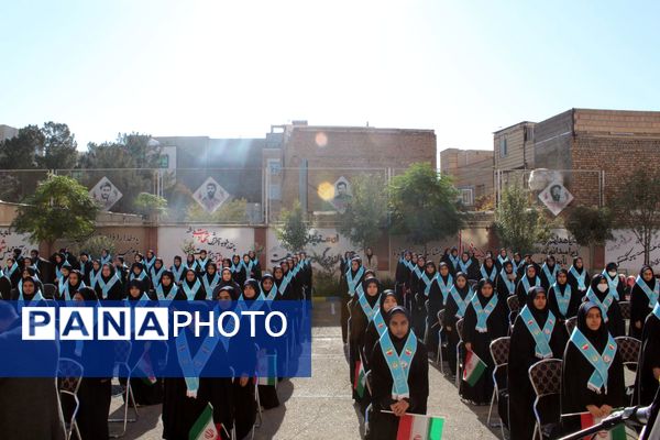 جوشش غیرت و همدلی دانش‌آموزان رباط‌کریم در مراسم وطن‌یار
