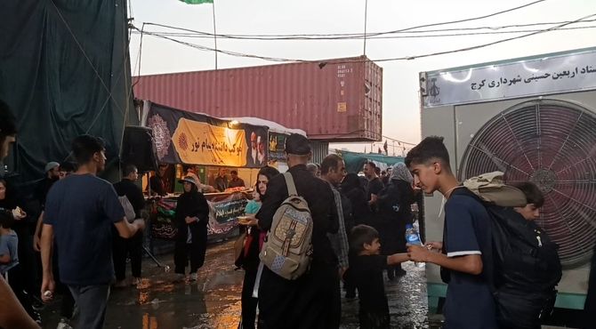مرز پر تردد مهران در دمای ۵۰ درجه میزبان زائران حسینی است 