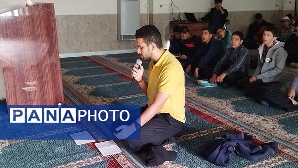زیارت عاشورا  با یاد شهدای غزه در دبیرستان شاهد ابوذر غفاری 