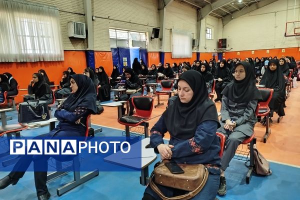 مراسم آغاز سال تحصیلی جدید ویژه دانش‌آموزان ورودی دهم در دبیرستان نمونه محبی نیشابور