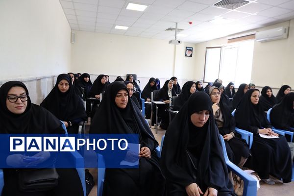 نشست بصیرتی و تربیتی با محوریت عفاف و حجاب در اداره آموزش و پرورش شهرستان اسلامشهر