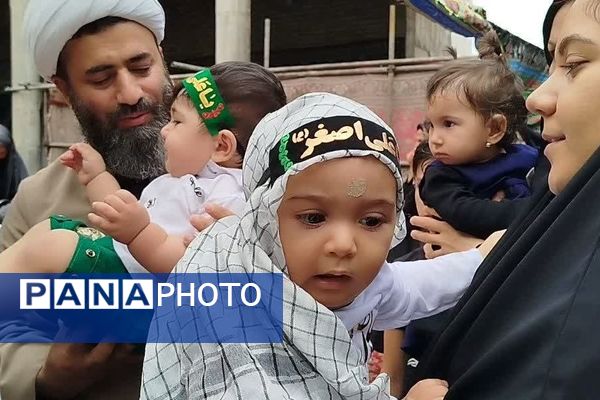 همایش شیرخوارگان حسینی با حضور خیل عظیمی از عزاداران در فاروج 