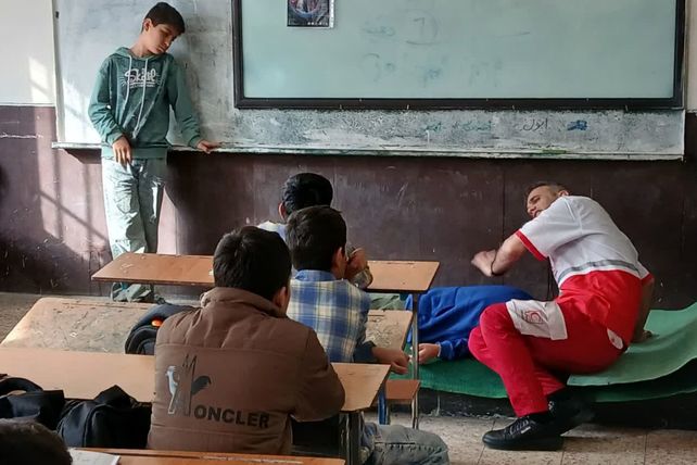 آموزش کمک‌های اولیه در مدرسه شهید فتوحی رباط‌کریم