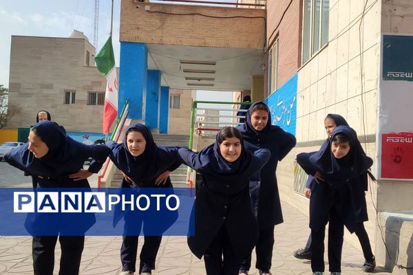 شور وشوق دانش‌آموزان در برنامه صبحگاهی مدرسه مریم بهارستان دو