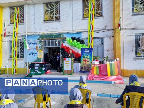نواختن زنگ استکبار ستیزی و روز دانش آموز در دبیرستان نمونه دولتی مهرورزان خواف