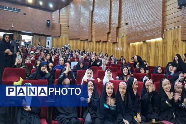 تجلیل از برگزیدگان مسابقات قرآن و عترت و فرهنگی هنری ناحیه 2 مشهد